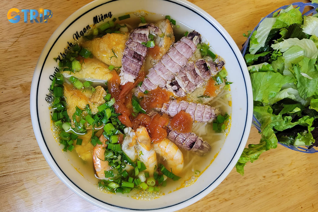 Ba Thanh in Ba Dinh is a local favorite for authentic, home-style seafood noodles with rich broth, affordable prices, and true Hanoi street food charm