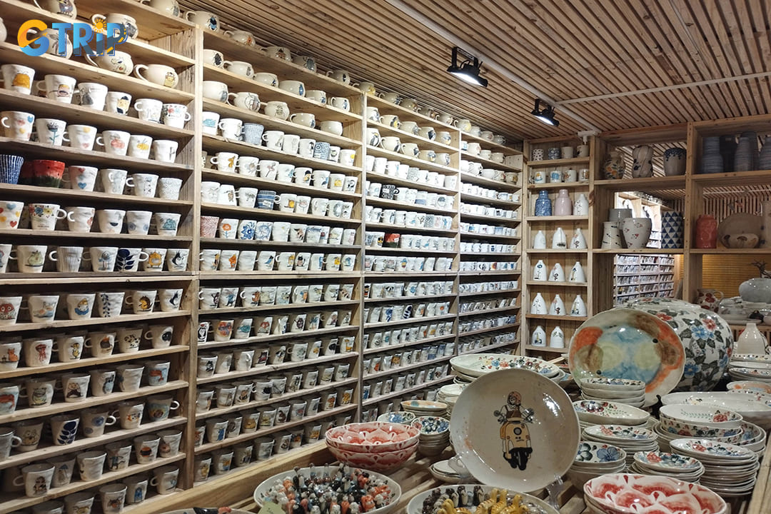 Cerender Ceramics in Hanoi blends traditional craftsmanship with modern minimalist design, offering unique handmade pieces perfect as elegant gifts
