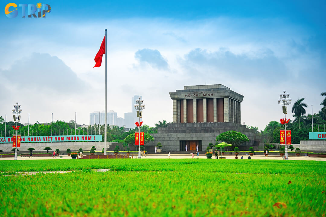 Climbing the 54-step spiral staircase leads to a panoramic view of Hanoi’s historic heart, from the Ho Chi Minh Mausoleum to Lenin Park and Dien Bien Phu Street