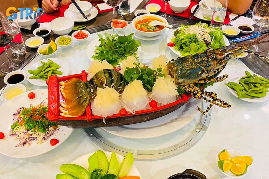 Cuu Ngu Lau in Tay Ho impresses with fortress-like architecture, giant seafood hotpots, and grilled platters, perfect for large gatherings and celebrations
