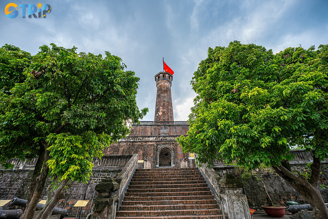 Dress respectfully and wear comfortable shoes to ensure a smooth and mindful visit to the Hanoi Flag Tower