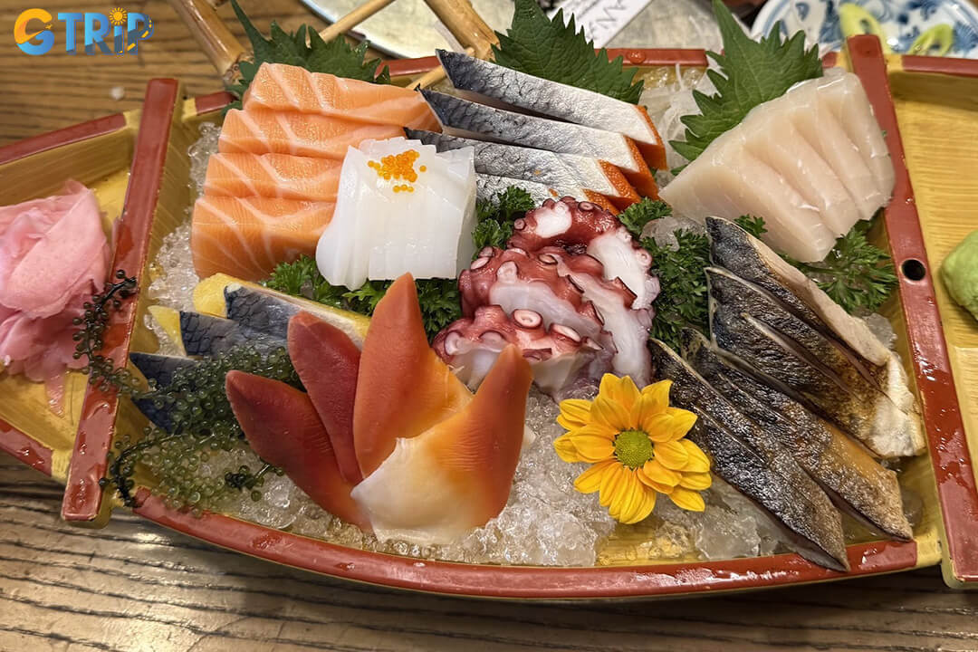 Hanayuki in Hanoi serves authentic Japanese cuisine with fresh sushi, wagyu hot pots, and elegant modern interiors