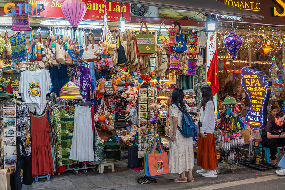 Hanoi Old Quarter Night Market is a vibrant weekend market stretching through the Old Quarter, offering a lively mix of shopping, street food, and local culture