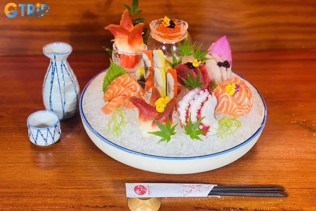 Kien Do Akaari is a premier Japanese fine-dining spot in Hanoi, celebrated for its omakase, premium sushi, sashimi, and signature dishes