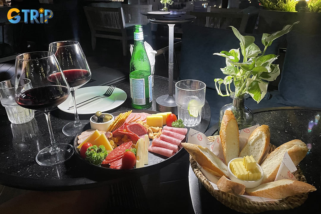 Lighthouse Sky Bar & Restaurant combines stunning rooftop views, creative cocktails, and a fusion of Vietnamese and Western fine dining