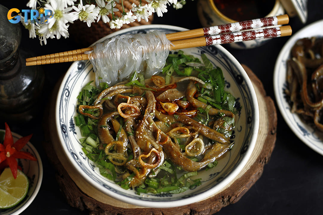 Mien luon is a Hanoi specialty of glass noodles with savory eel, served in a light ginger-infused broth with either crispy fried or tender simmered eel