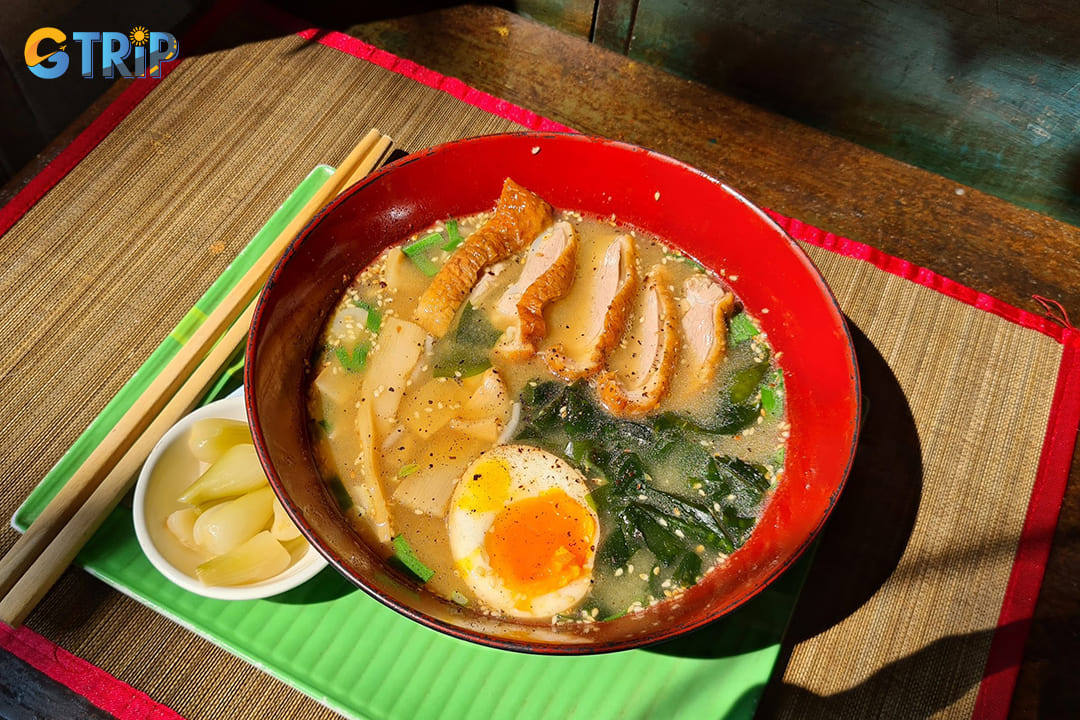 Moto-san Ramen near Hoan Kiem Lake serves trendy, Tokyo-style bowls like the Moto-san Special, with rich broth, tender chashu, and jammy eggs in a lively setting