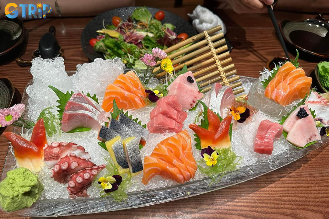New Sake in Ba Dinh offers refined Japanese fine dining with exquisite dishes and elegant, contemporary ambiance