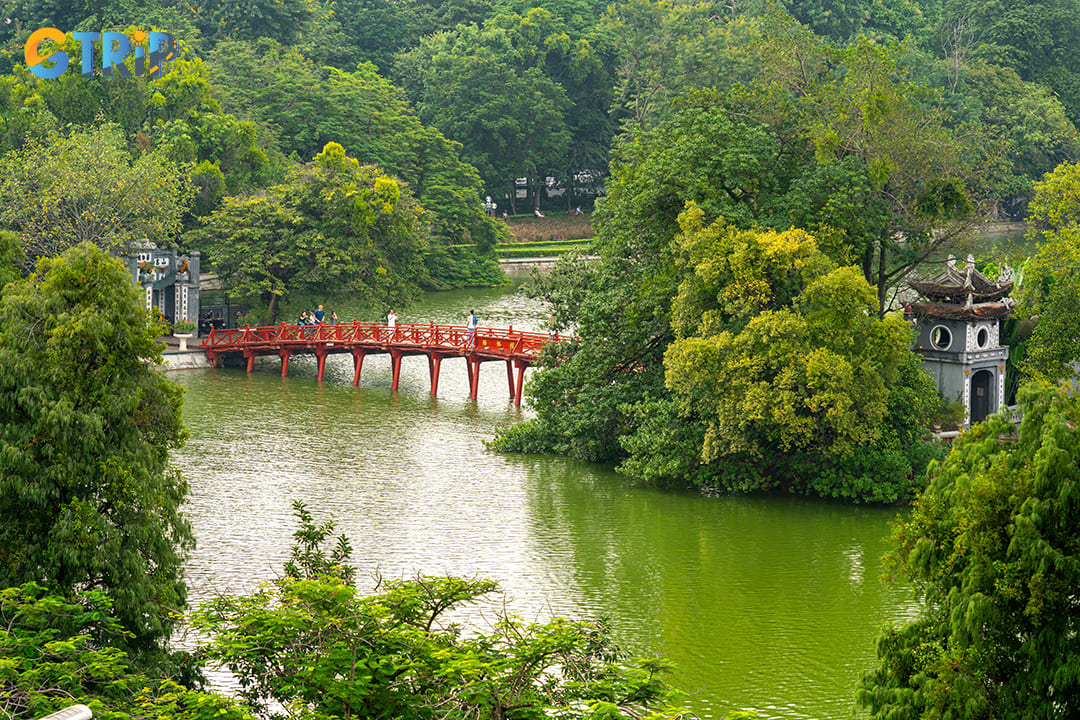 Ngoc Son Temple on Hoan Kiem Lake welcomes you with the iconic red bridge, legendary turtle tales, and a touch of Hanoi’s spiritual heart