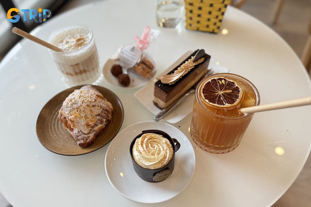 O'Douceurs in Hanoi’s Tay Ho offers authentic French pastries, elegant light meals, and Parisian charm in a chic, modern cafe setting