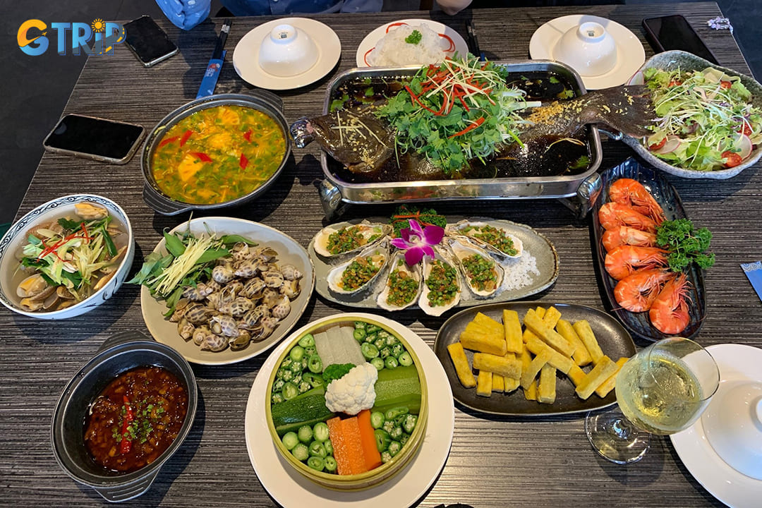 Pho Seafood on Lieu Giai Street offers an upscale dining experience with premium seafood, refined dishes, and a chic ambiance ideal for special occasions