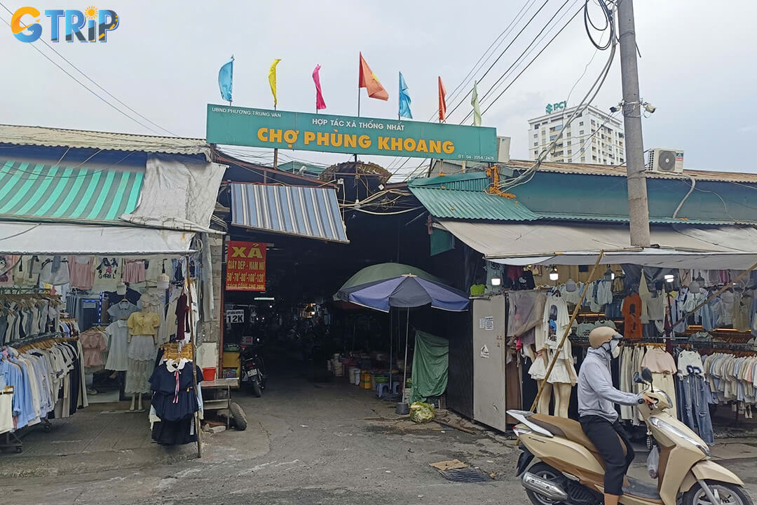Phung Khoang Market is a bustling spot in Hanoi, popular with students for its affordable goods, lively night scene, and diverse street food