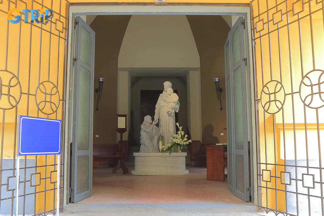 Remember essential tips for a respectful and joyful visit to Cua Bac Church