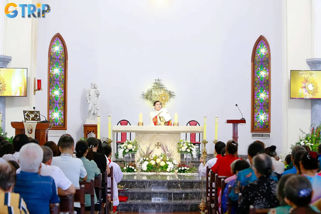 Tan Lac Church is a beloved parish in Hai Ba Trung Ward, valued for its simple design, convenient location, and accessible evening masses