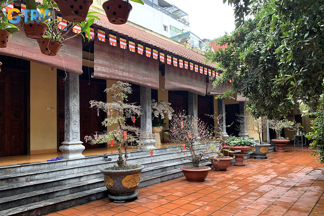 The architecture of Kim Lien Temple is a blend of Vietnamese design and unique historical influences