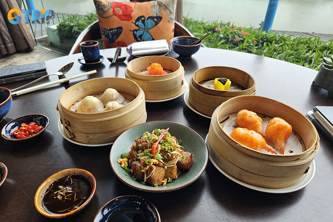The Chinese Restaurant at JW Marriott Hanoi offers authentic Cantonese fine dining with premium dim sum, Peking Duck, and a refined, luxurious ambiance