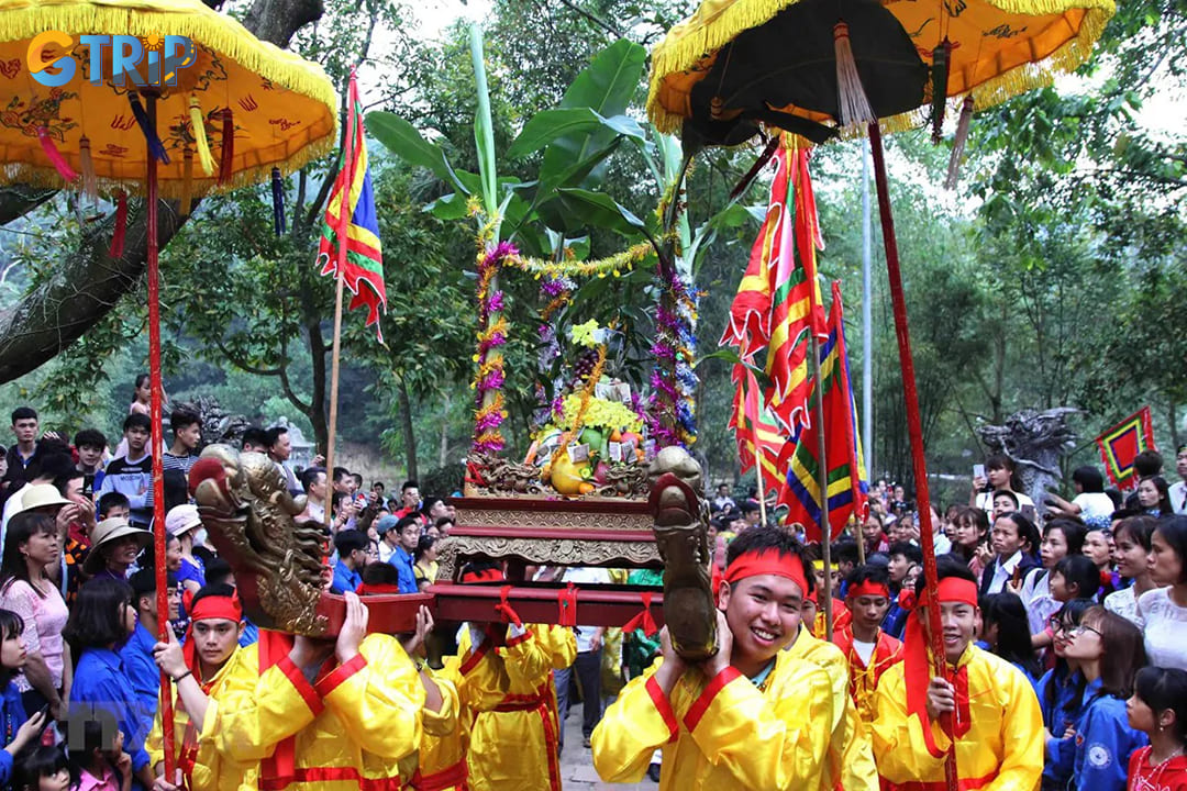 The Giong Festival at Soc Son Temple, a UNESCO-recognized heritage, honors the legendary Saint Giong with vibrant rituals each Lunar January