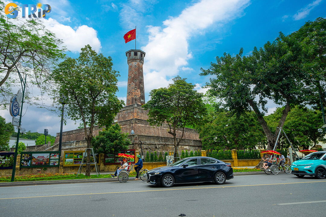 The Hanoi Flag Tower is ideally located for a walking tour, just a 20-minute stroll from Hoan Kiem Lake and steps from the city’s top landmarks