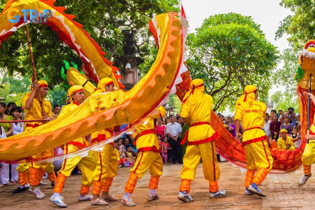 The Vong La Festival in Dong Anh honors General Thien Cuong with rituals and folk performances, preserving authentic northern Vietnamese cultural traditions