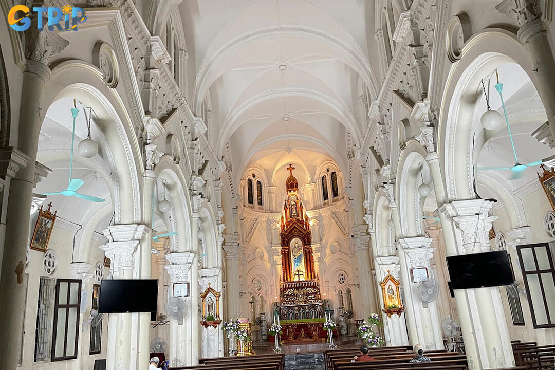 Thinh Liet Church is a modern Catholic hub in Hoang Mai, known for its active congregation and role in Hanoi’s contemporary religious life