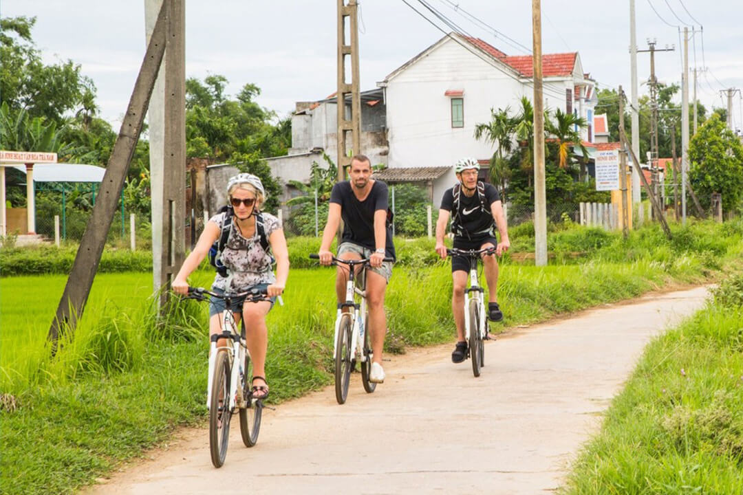 The Ultimate Guide To Cycling In Hanoi: Routes, Rentals & Safety