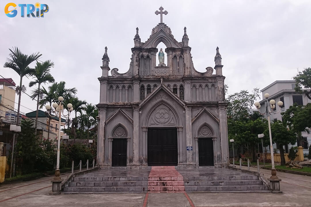 Thuong Thuy Church, also known as Ke Bac Church, is a modest parish in Tay Ho Ward cherished for its intimate worship space and close-knit community