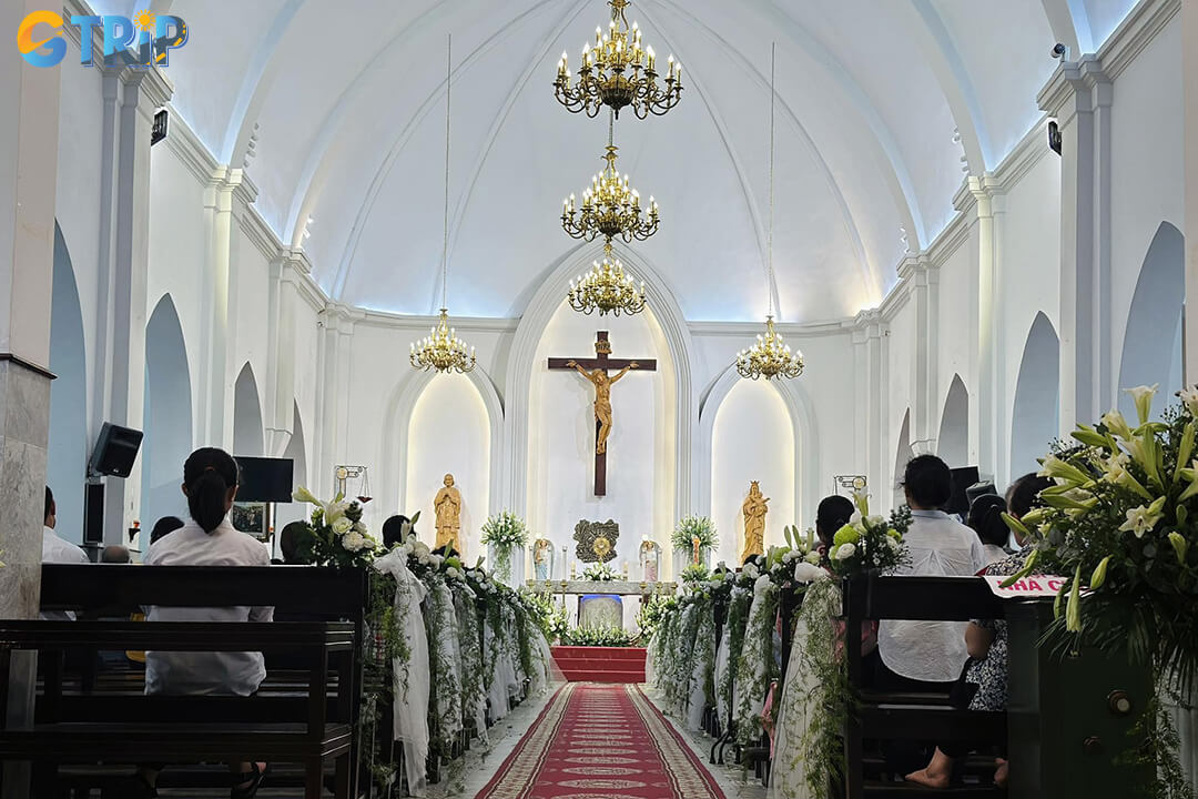 Trung Tri Parish Church is a bright serving as a spiritual anchor with consistent weekend and evening masses for its urban community