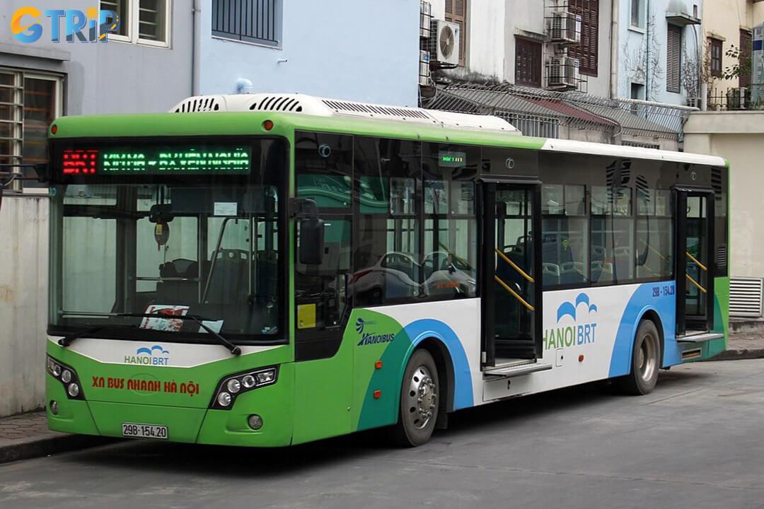 With simple boarding, cash payment, and wide coverage, buses are the most budget-friendly way to get around Hanoi