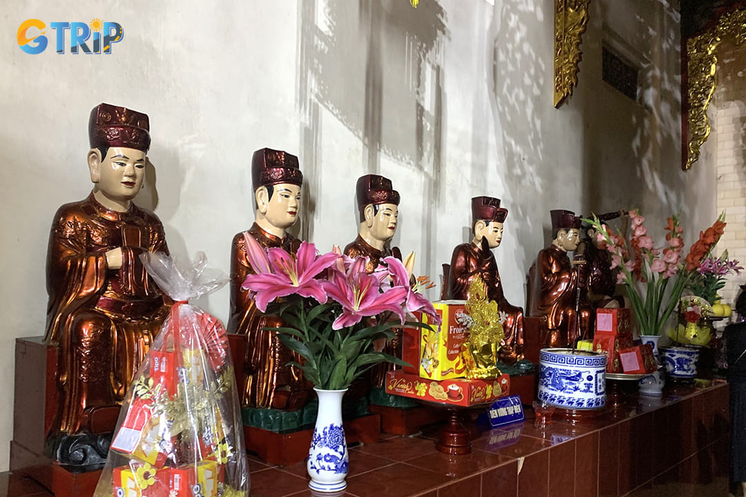 You can admire the collection of relics at Kim Lien Temple