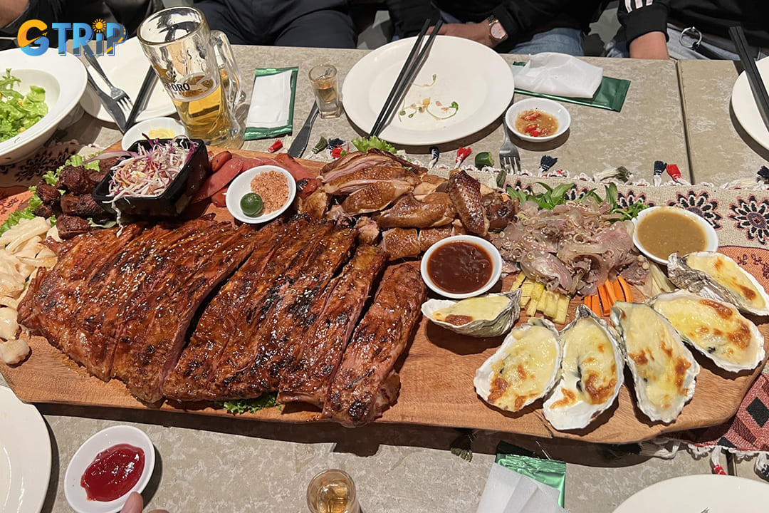 Zamba Food Garden offers a rustic open-air setting with countryside-inspired Vietnamese cuisine, highlighted by grilled seafood and a lively evening atmosphere