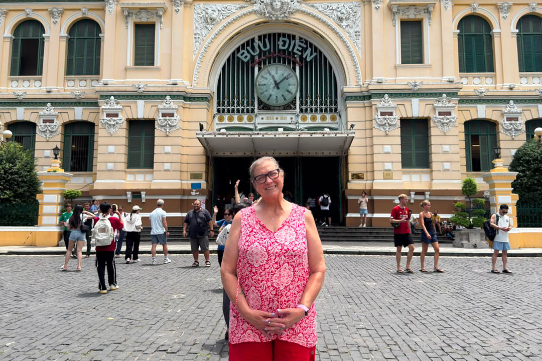 A DAY EXPLORING HCMC BY JEEP WITH A TRAVELER FROM THE USA