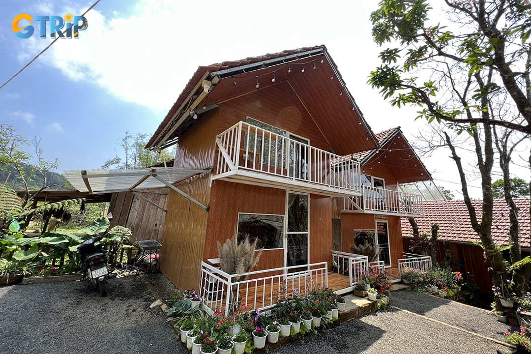 1996 Homestay Mang Den is known for its cozy atmosphere and convenient location near Kon Pring Community Tourism Village