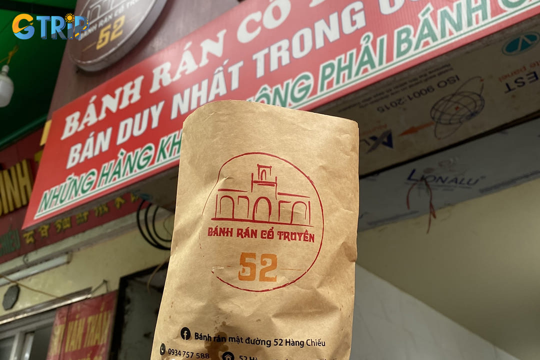 52 Hang Chieu Fried Cake offers an authentic taste of traditional Hanoi cuisine