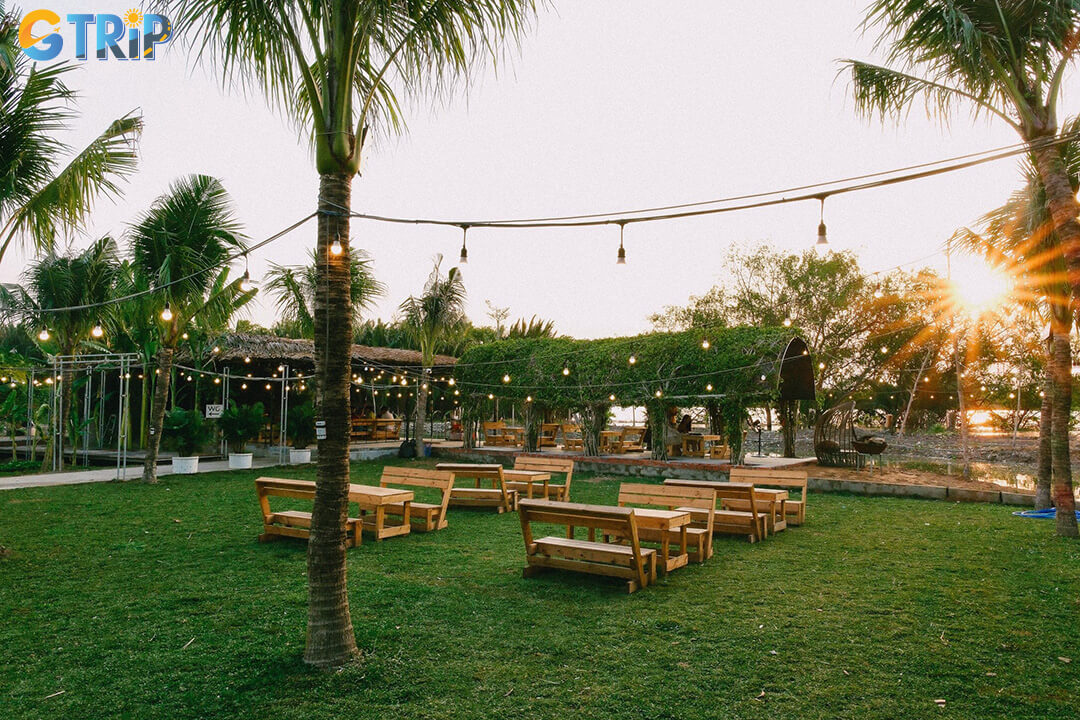 5Ku Farm offers an engaging, family-friendly experience where visitors can connect with nature, learn sustainable farming, and enjoy hands-on activities with animals and crops