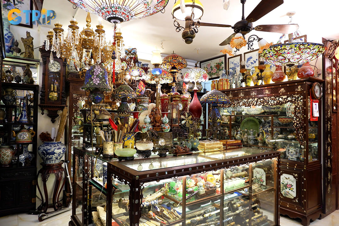 79 Souvenir Shop has established itself as a treasure trove for budget-conscious travelers seeking affordable yet authentic Vietnamese keepsakes
