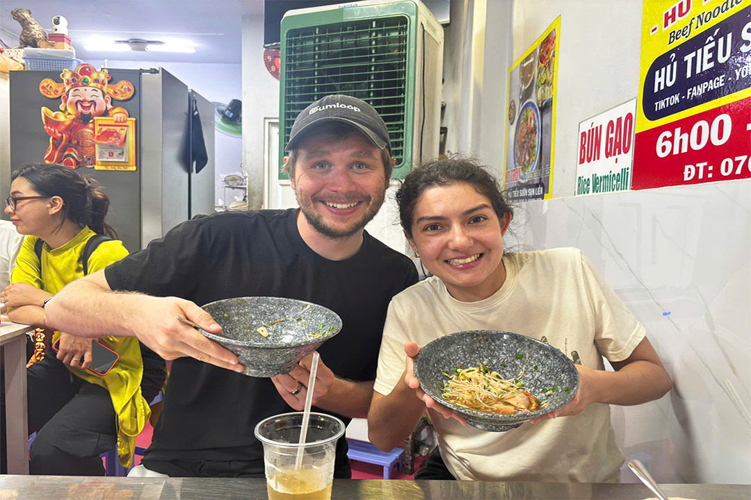 2 TOURISTS EXPLORES SAIGON BY NIGHT ON A MOTORBIKE