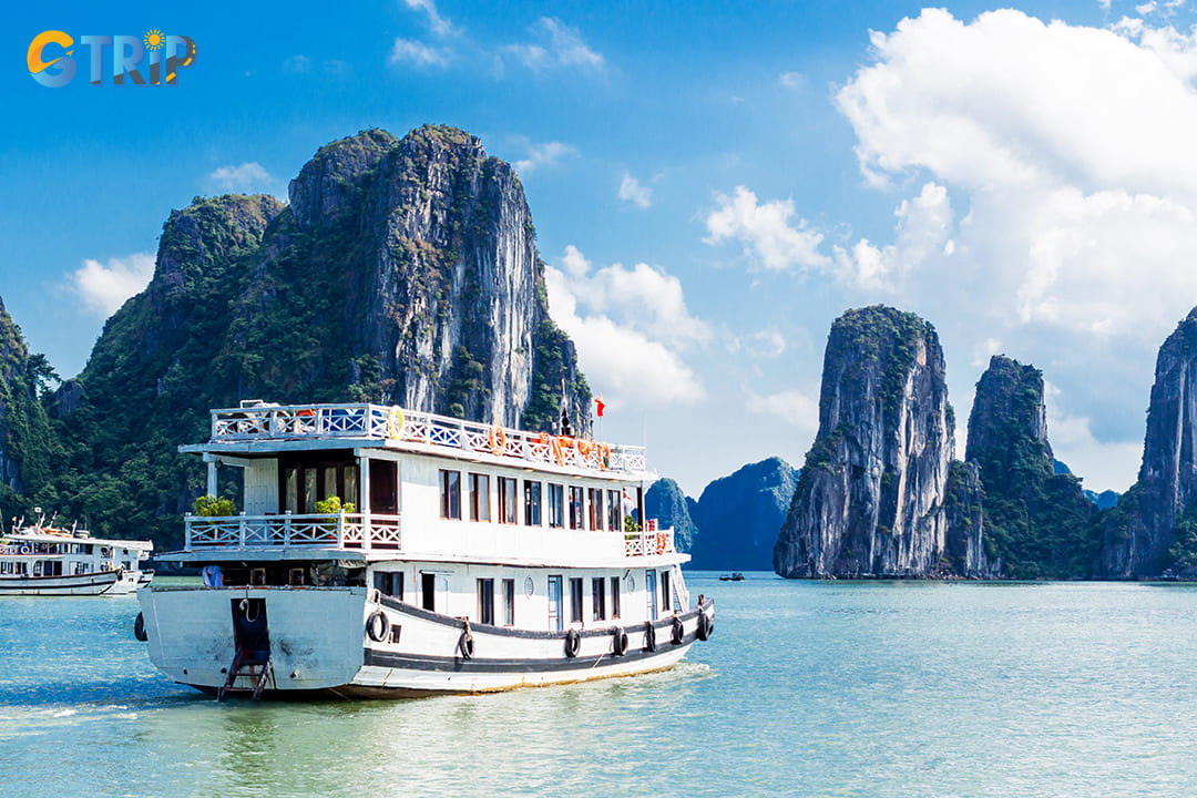 A 2-day cruise offers a deeper experience of Ha Long Bay’s natural beauty