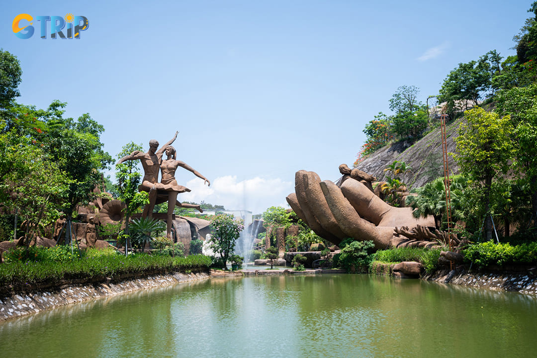 A beautiful green corner of Tuan Chau Park