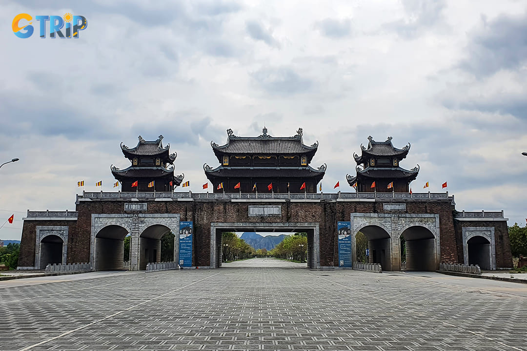 A big welcome gate of Hoa Lu Ancient Capital 