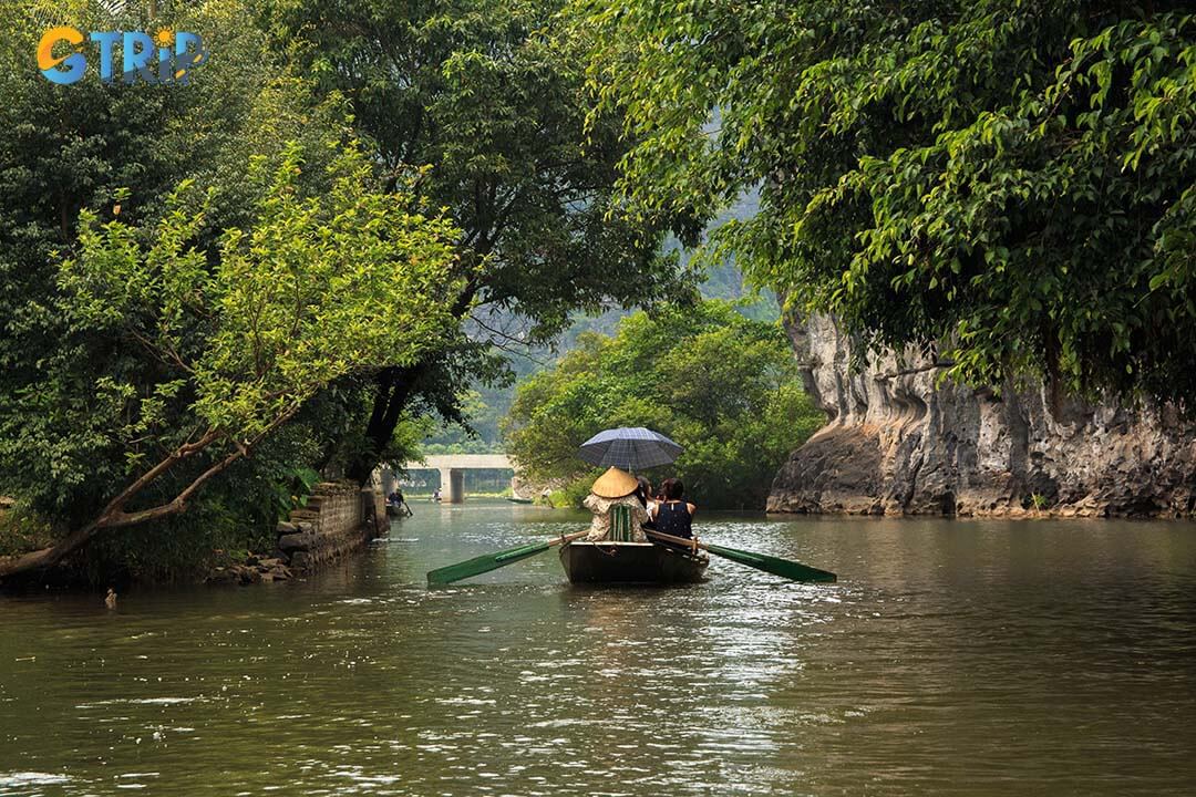 A boat trip at Trang An near Hoa Lu Ancient Capital