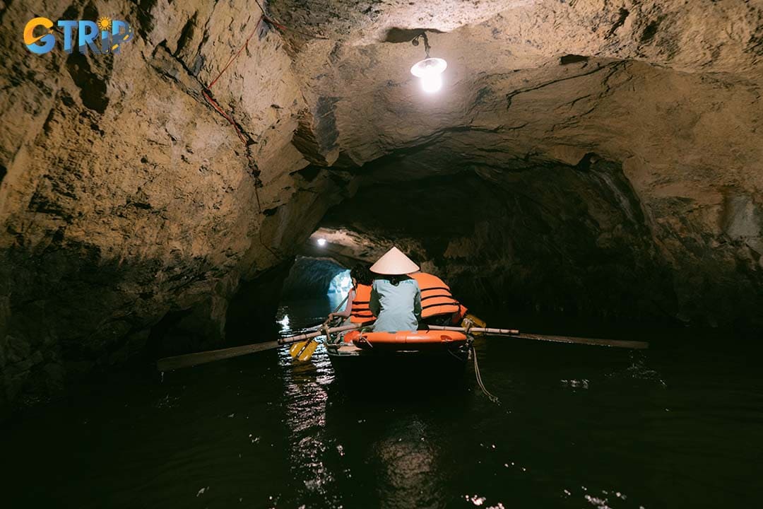 A guide enhances visits to the cave with English signage and audio guides available