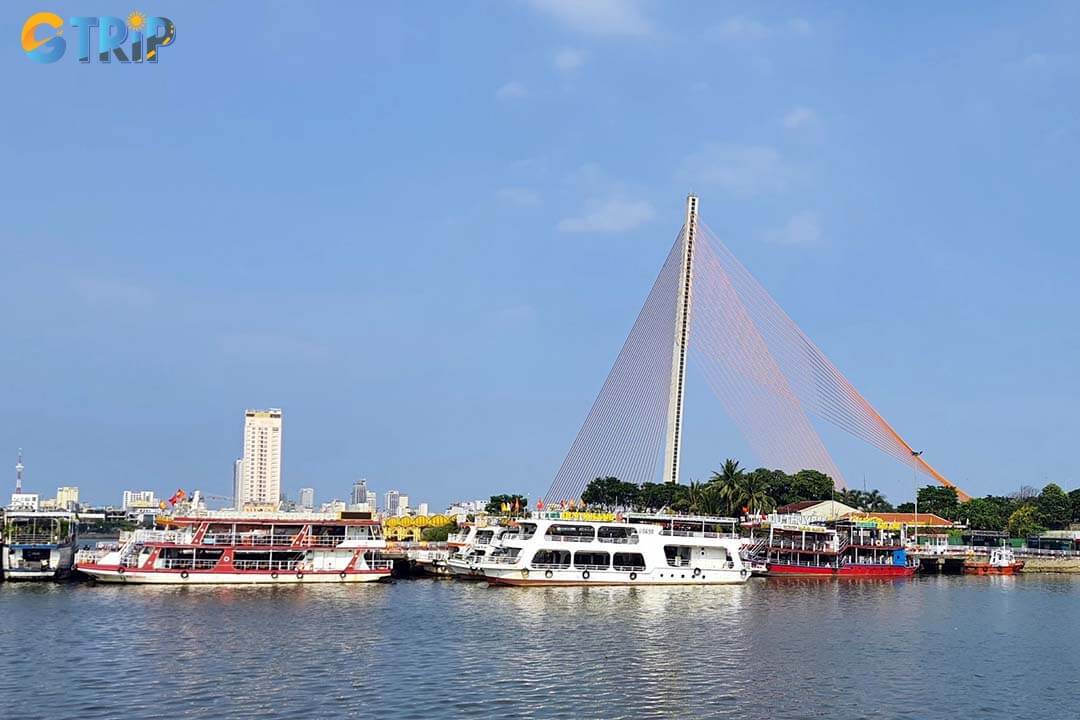 A Han River cruise offers a magical view of Tran Thi Ly Bridge from the water, where its illuminated sail-shaped pylon and colorful lights reflect beautifully on the river