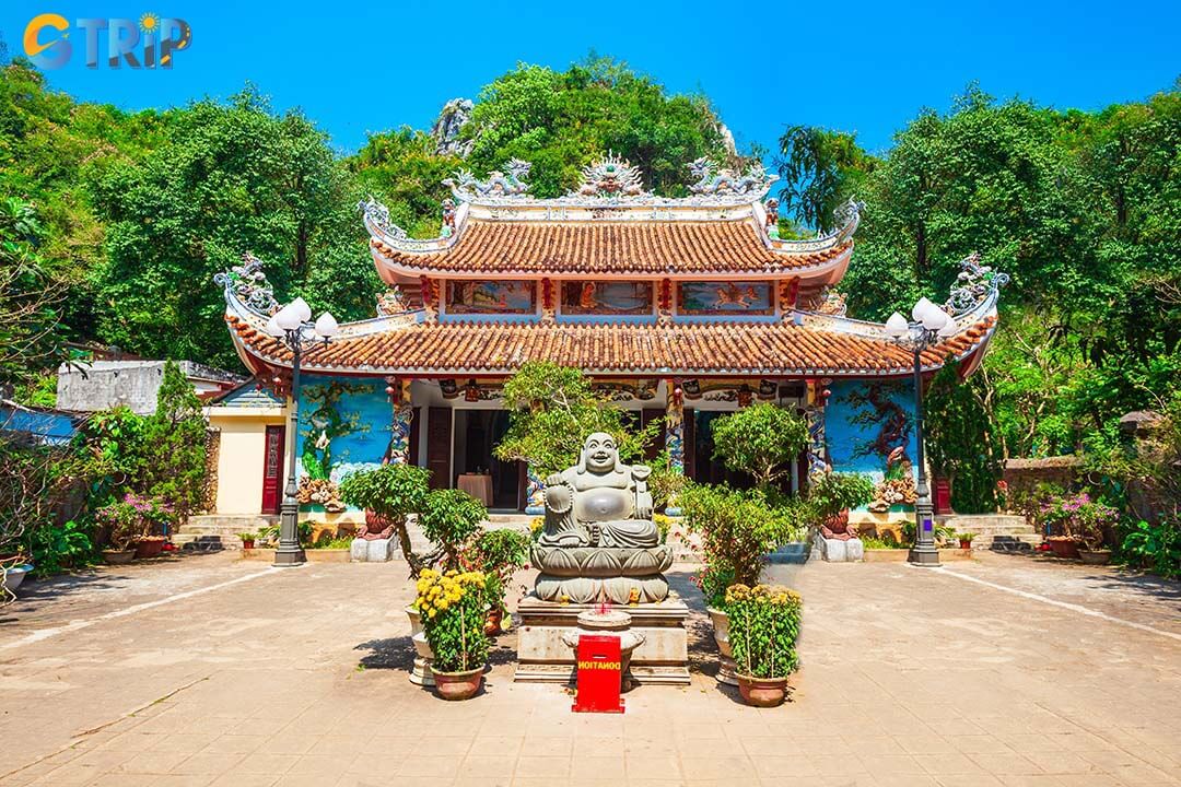 A nationally recognized pagoda nestled at the foot of Thuy Son Mountain, known for its serene cliffside setting within Da Nang’s Marble Mountains