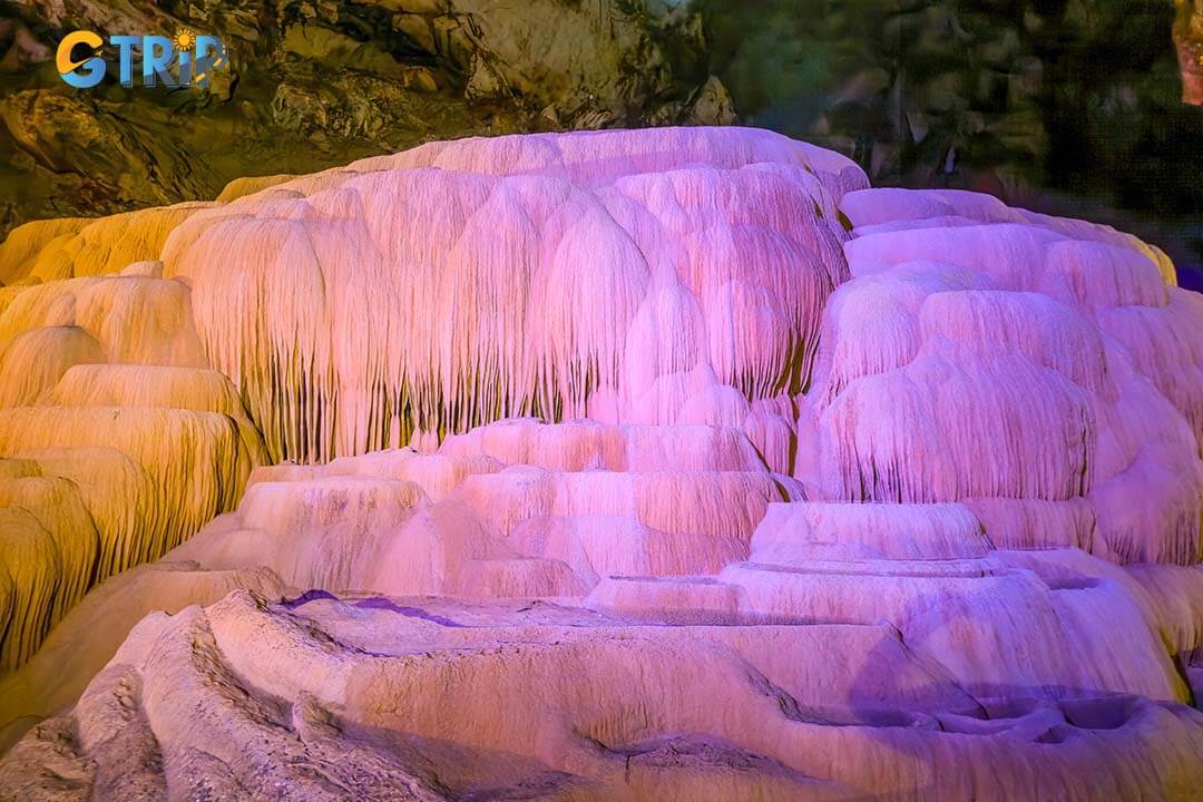 A natural masterpiece, Nguom Ngao Cave showcases stunning stalactites and rock formations sculpted by water over millions of years