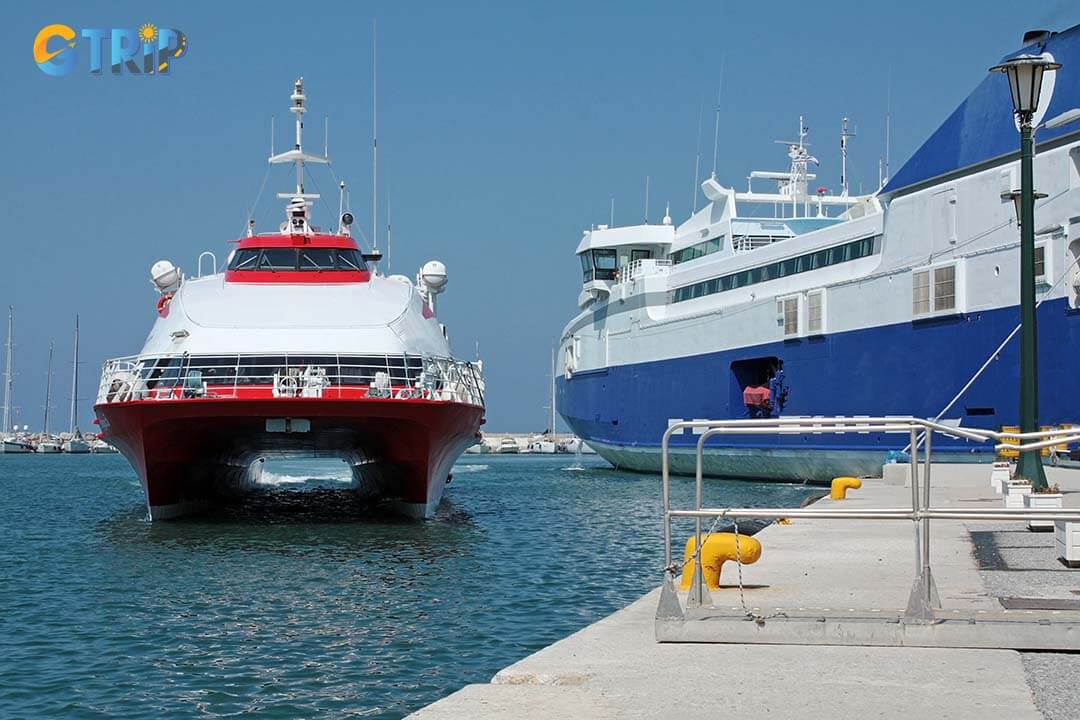 A red high-speed boat arrives at the Am Tien Port