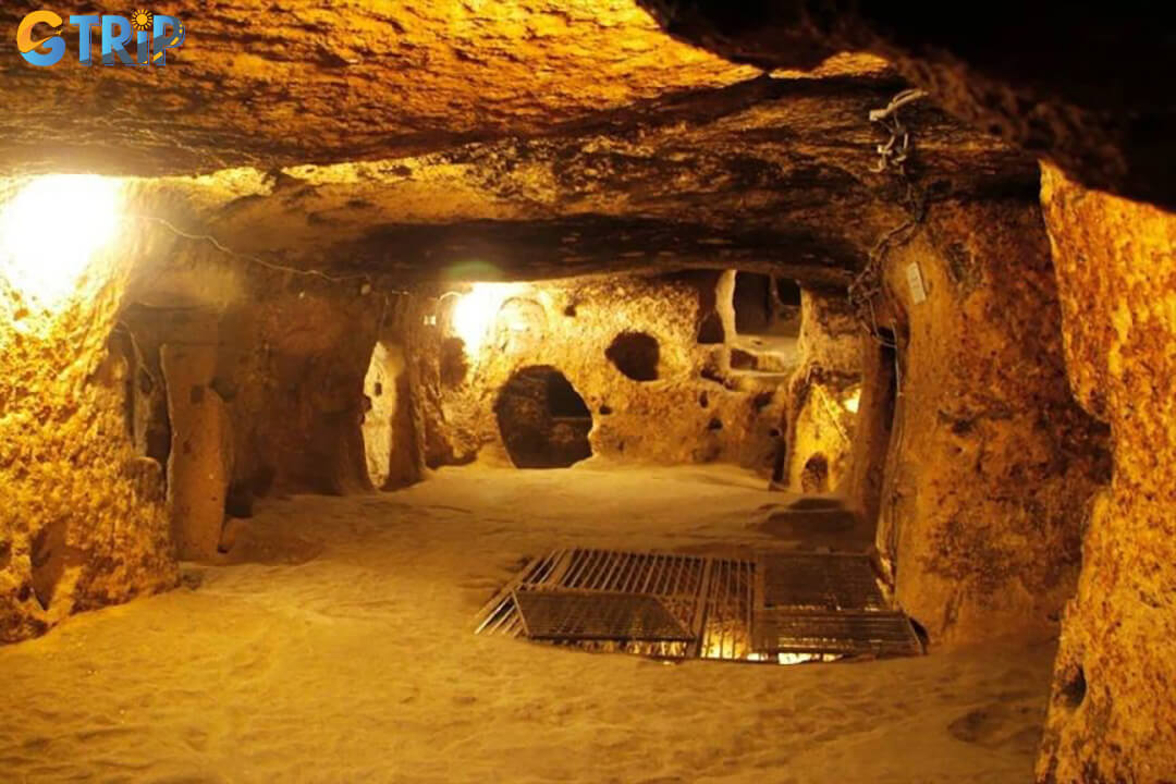 A short crawl through the widened 100-meter tunnel offers a vivid glimpse into underground wartime life, complete with recreated rooms and life-sized mannequins