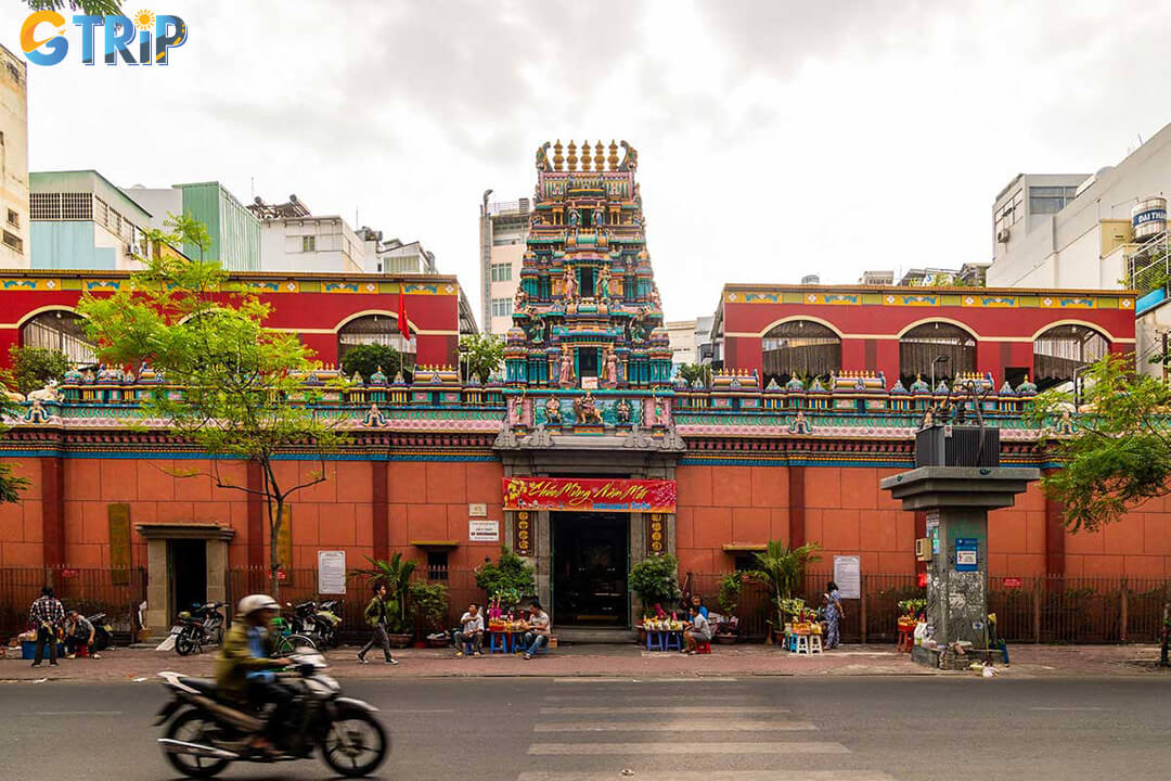 A stunning Hindu temple dedicated to the goddess Mariamman, known for its Dravidian architecture and spiritual charm in Ben Thanh Ward