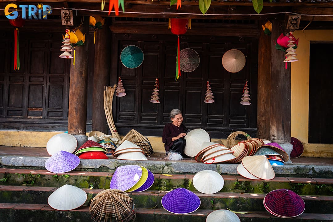 A timeless symbol of Vietnamese identity, the conical hat is a lightweight, practical, and beautifully handcrafted souvenir