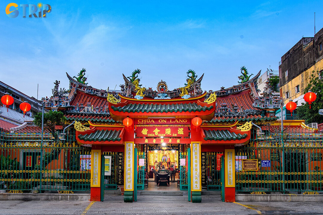 A vibrant Fujianese pagoda in Cho Lon, Quan Am Pagoda blends serene spirituality with rich cultural heritage