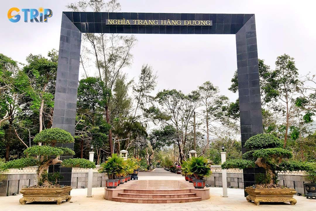 A visit to Hang Duong Cemetery is a profoundly moving experience, honoring around 20,000 revolutionary soldiers and political prisoners
